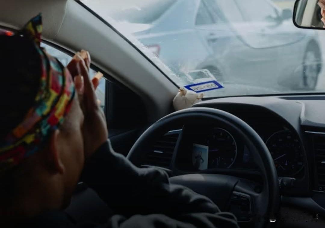 美国就业市场陷入停滞：低招聘、低解雇下的生存困境美国的失业率虽仍处于低位，