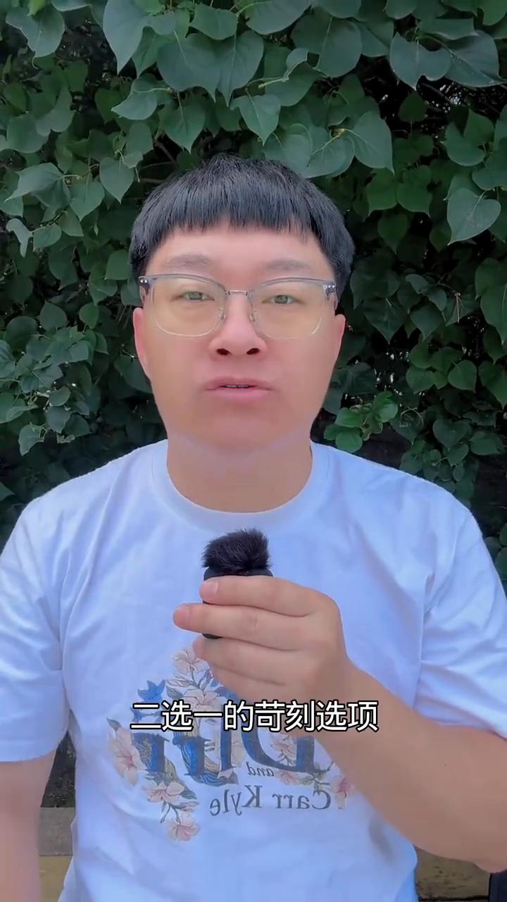 刘翔再发文硬钢体育局。看个视频彻底炸锅了，刘翔硬钢体育局十年了，不管我，现在讲