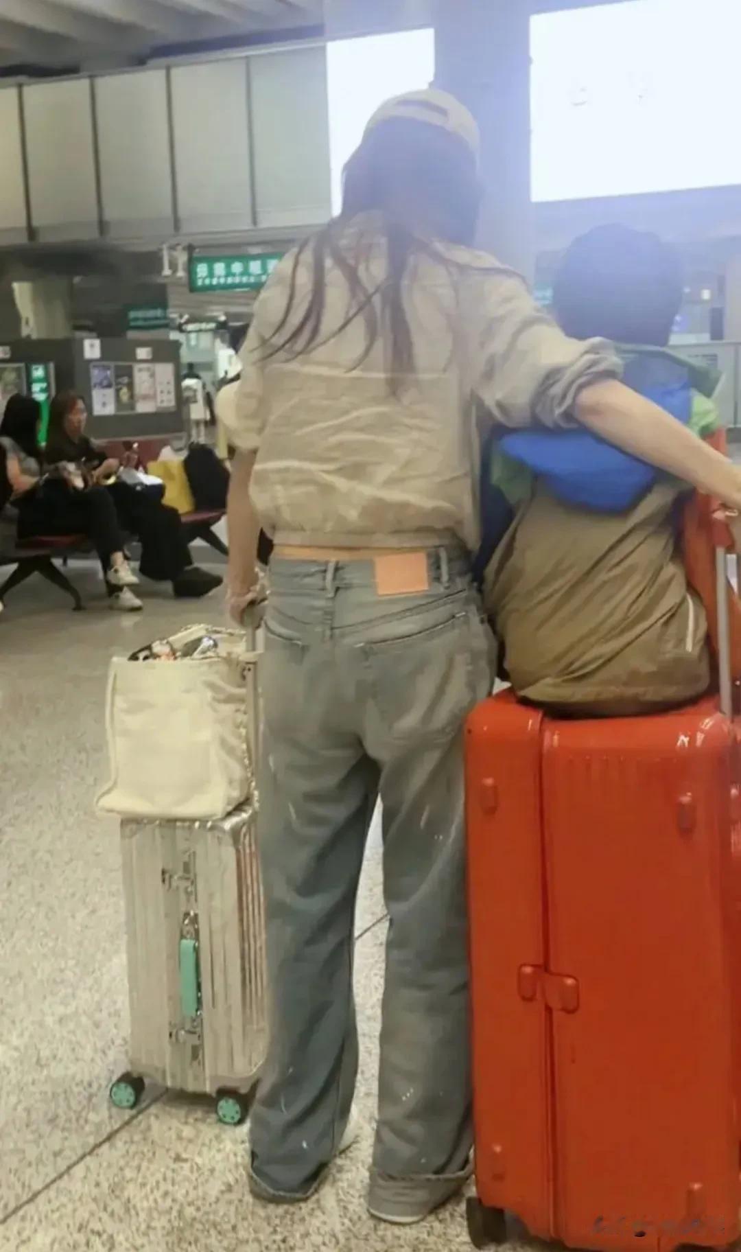 看到没，黄晓明离开北鼻他还是黄晓明，北鼻离开黄晓明，她就不是以前的“北鼻”了！