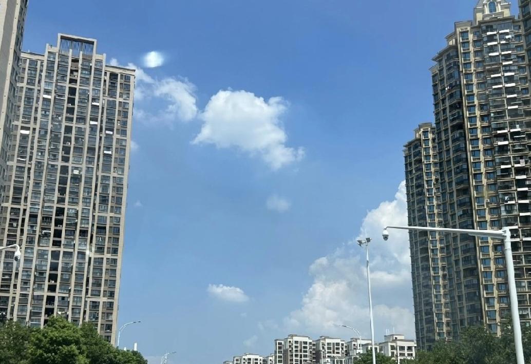 我问老公，看了十五五规划有何感想？他说:未来可期，形势一片大好。我让他讲点有用的