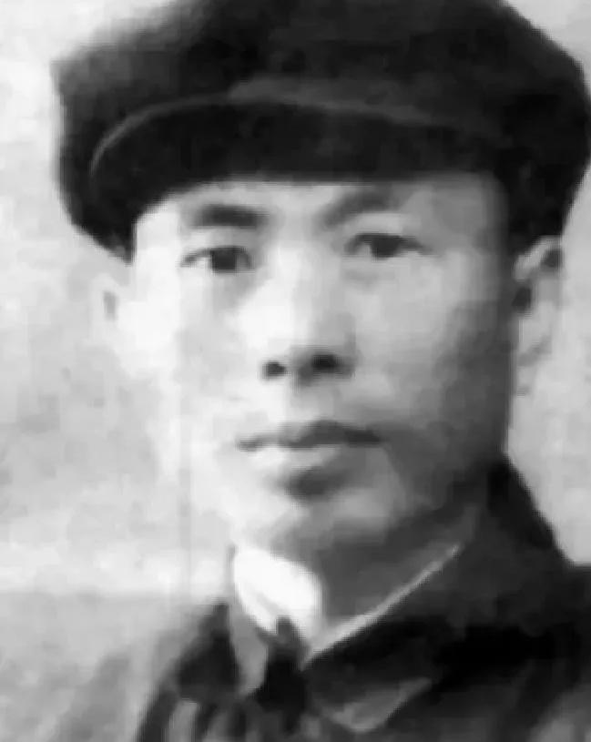 1952年，开封市委书记戴季英拍着桌子对秘书吼：“我这资历当省委书记绰绰有余！”