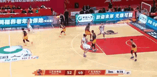 广东东阳光当家控卫徐杰真是太会传球了！在今天进行的广东东阳光和江苏肯帝亚的比赛中