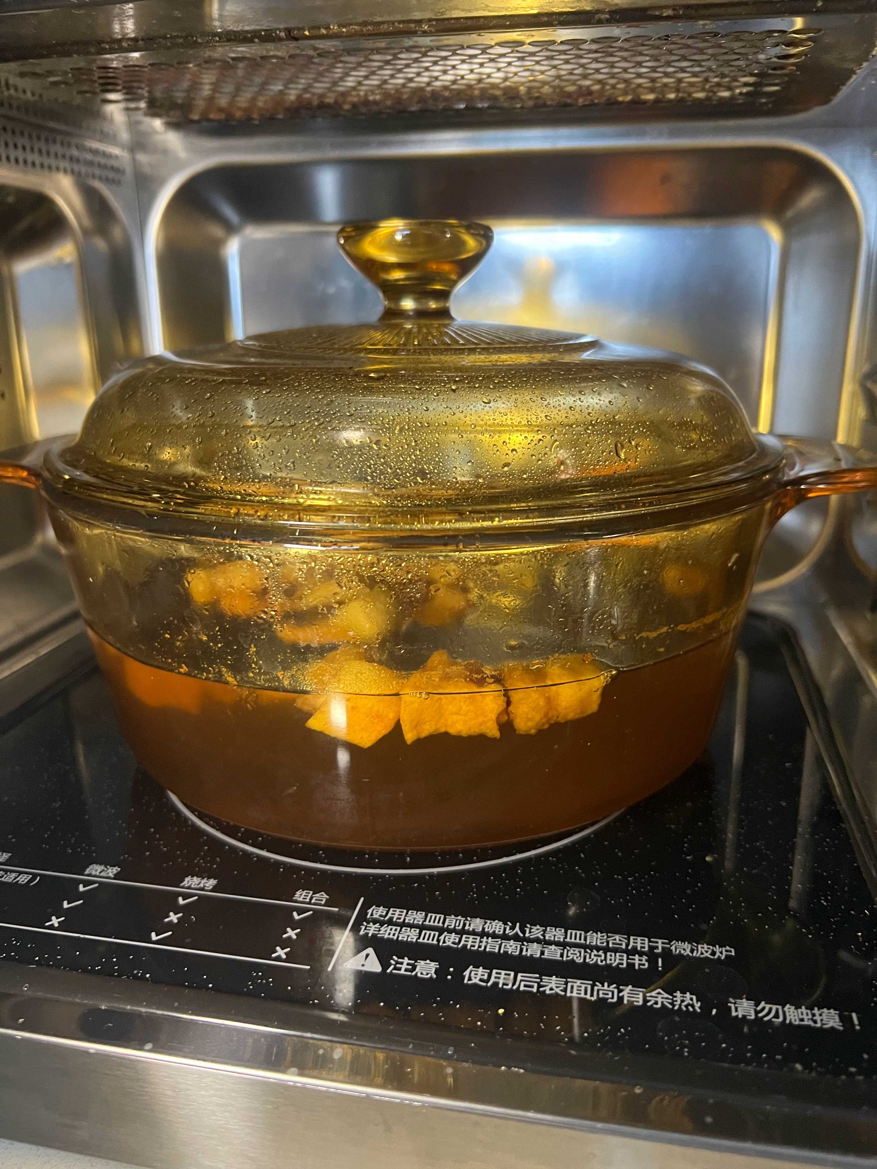 微波炉熬猪油，简直打开新世界大门。方便，快捷，猪油很干净。高火，25分钟。非常完