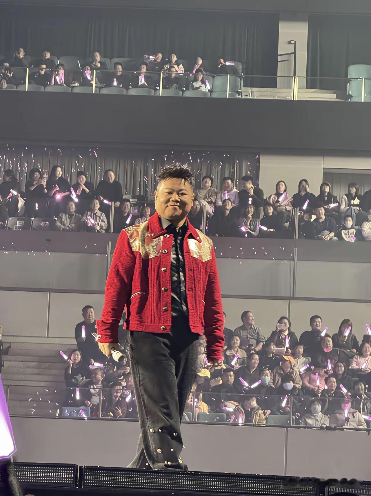 岳云鹏都开演唱会了！天呐，这算跨界吗？听说岳云鹏在西安开演唱会了，请了孙浩、孙