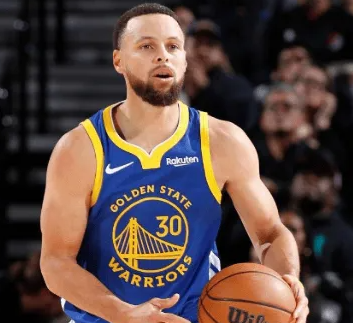 勇士主教练科尔在今日接受了采访，谈到了球队的首发阵容。为了提升阵容的连续性，史