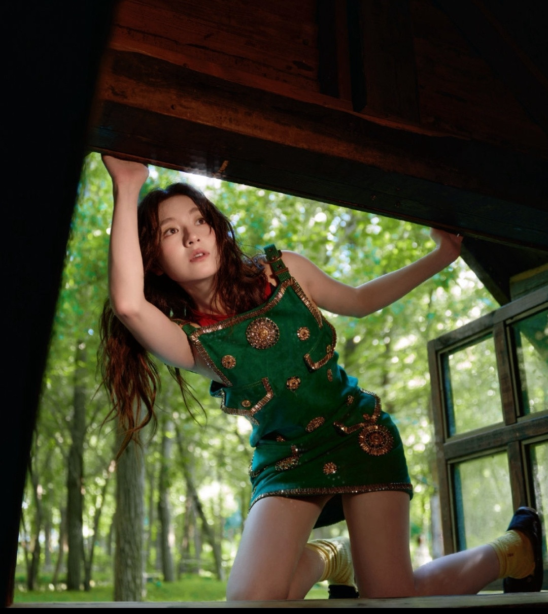 女明星李兰迪26岁生日写真，照片拍得特别清纯、靓丽，给人的感觉好像18岁一样。但