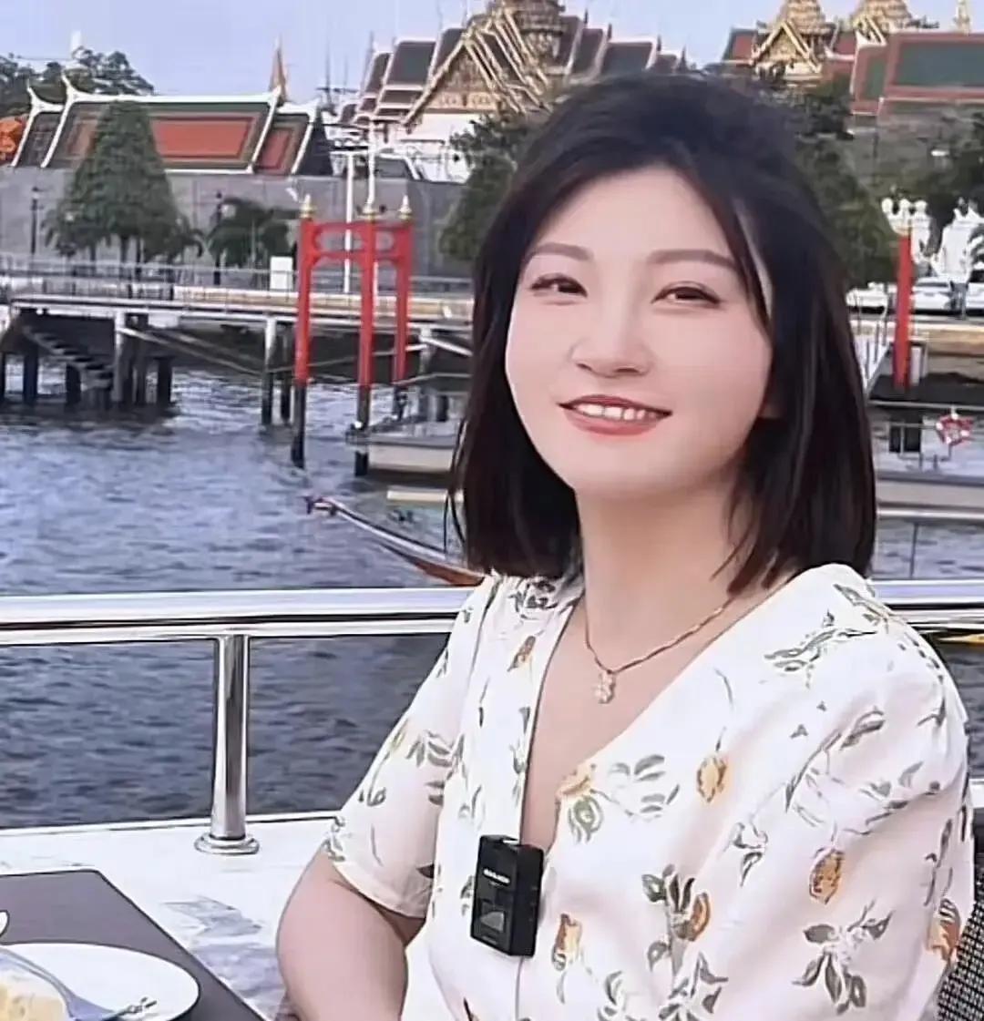 王暖暖离婚成功，比较理想的结局。她原丈夫在泰国将其推下30多米的悬崖，王暖暖