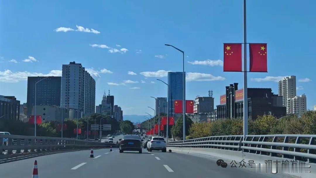 路是通了，车流未达预期，梗在哪里？太榆通勤，太榆路的交通压力谁都清楚，堵车是再