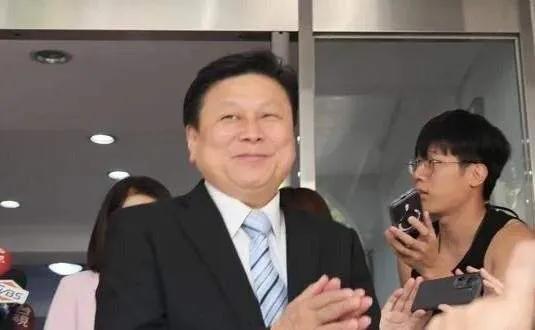 韩国瑜发怒因压力大？傅崐萁果断出手，韩国瑜这回尴尬了！众所周知，韩国瑜在8月1