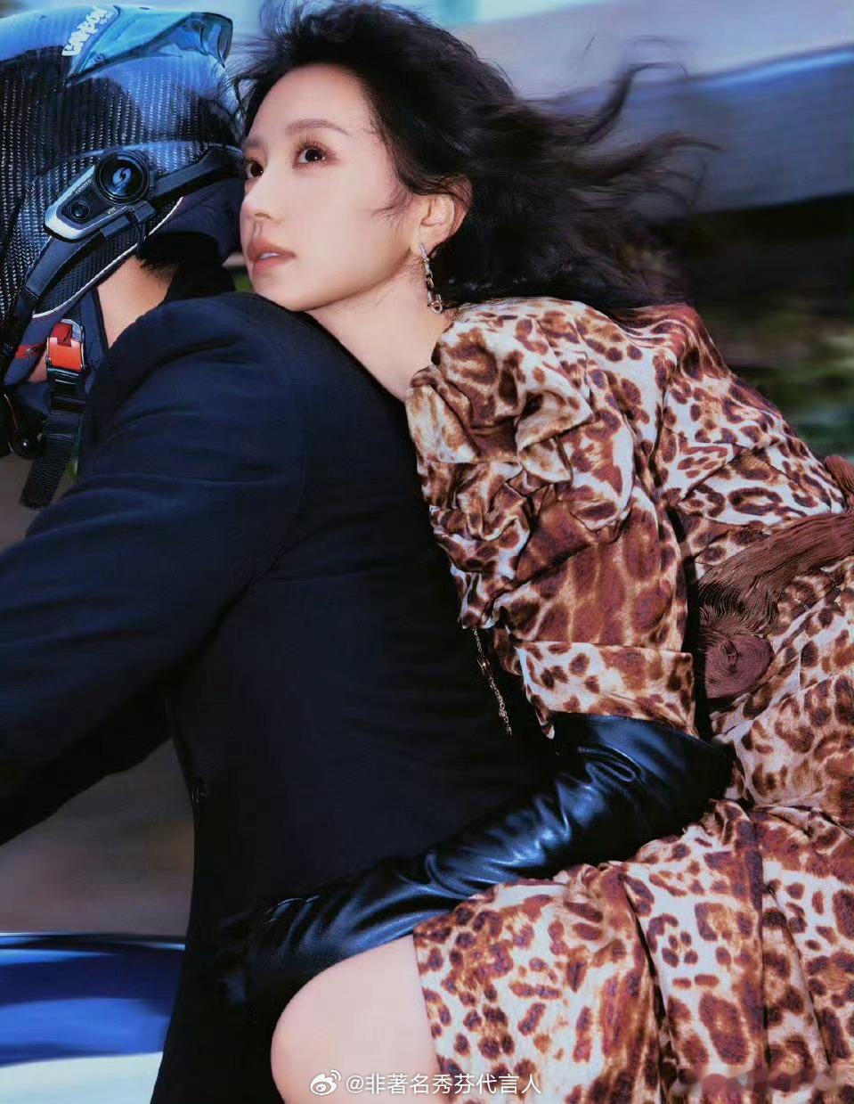 田曦薇豹纹小猫野性十足