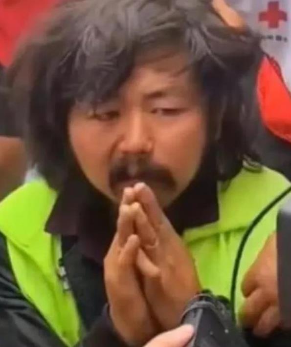 拾荒残疾人胡雷的善举感天动地，他为啥没有评上“感动中国人物”？我是这样理解的，