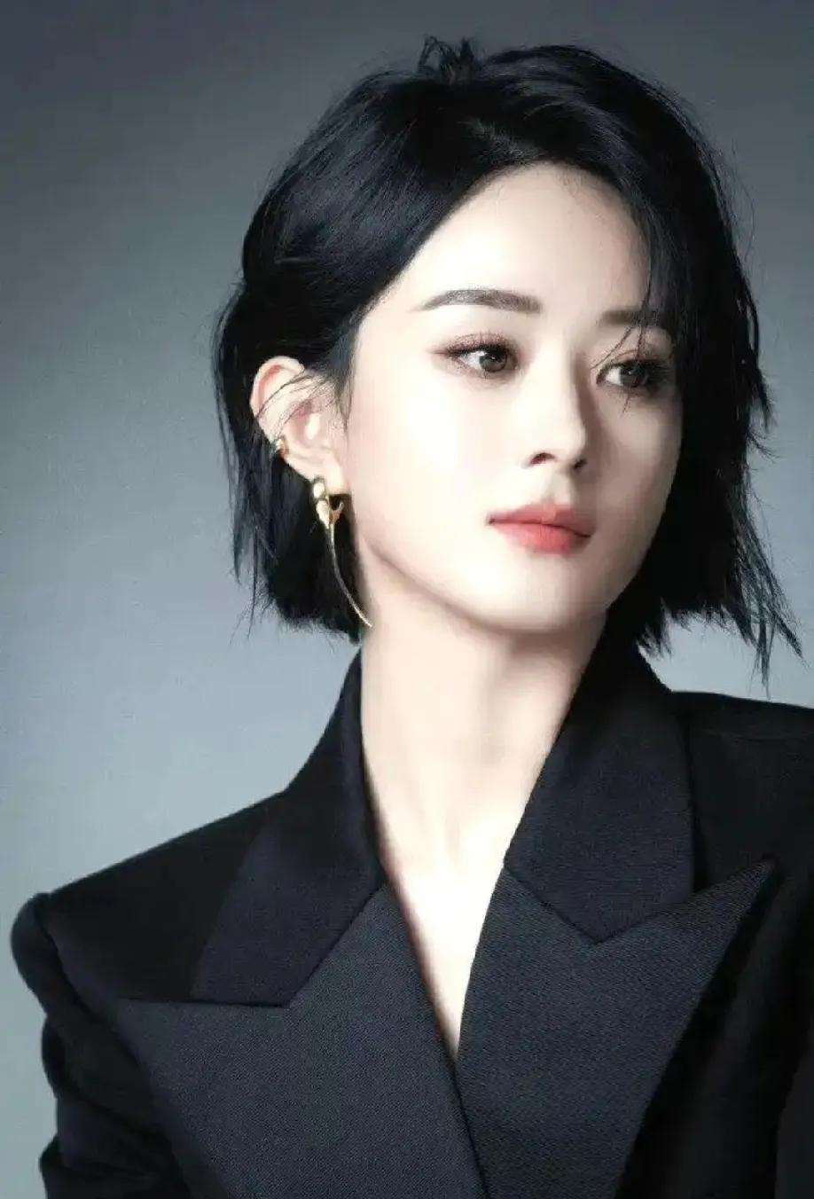 赵丽颖短发杀疯！中年女性的变美密码被她拿捏家人们，最近被赵丽颖这组短发造型
