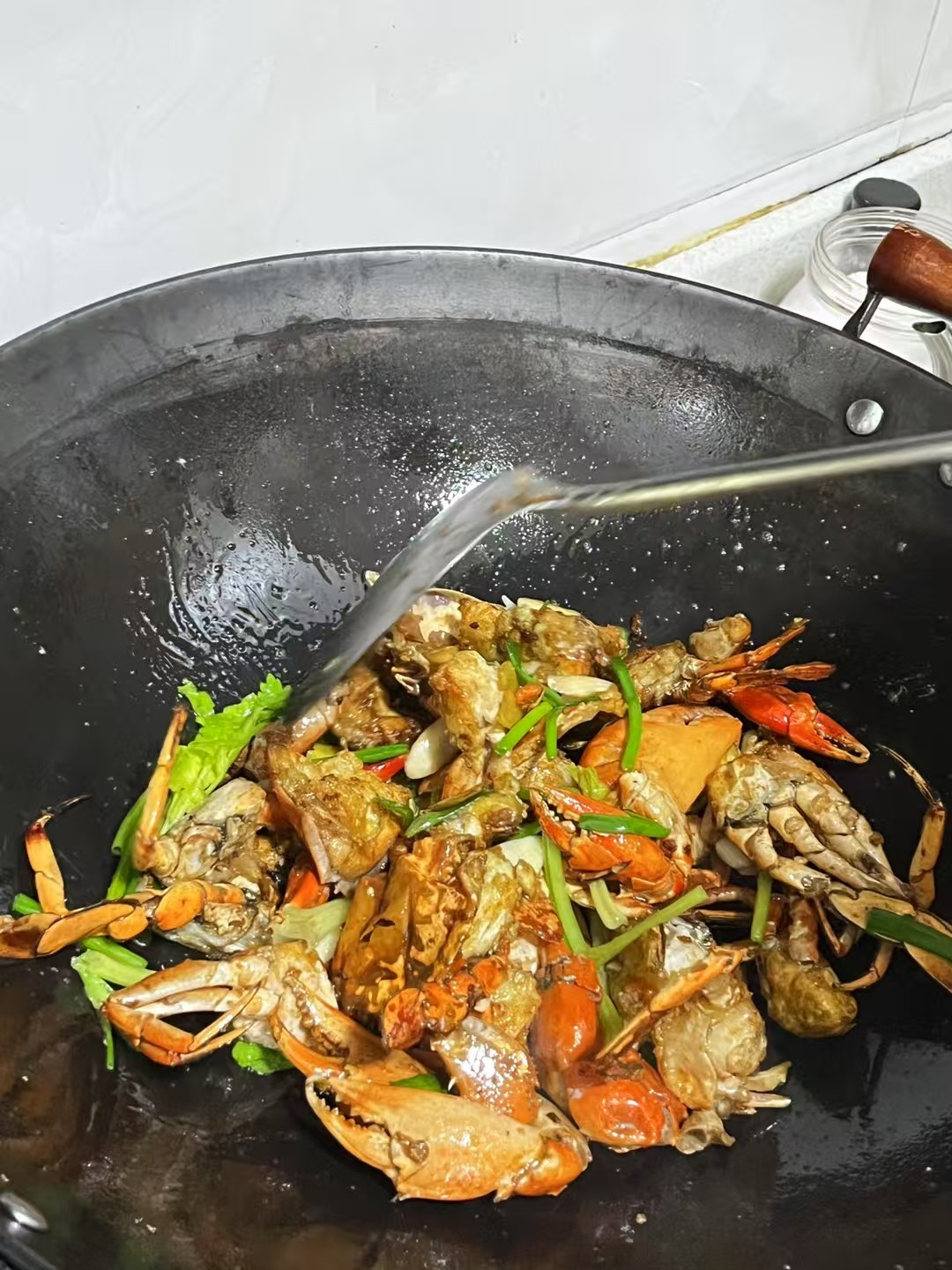 去三亚吃俄罗斯餐，而我今晚吃蟹