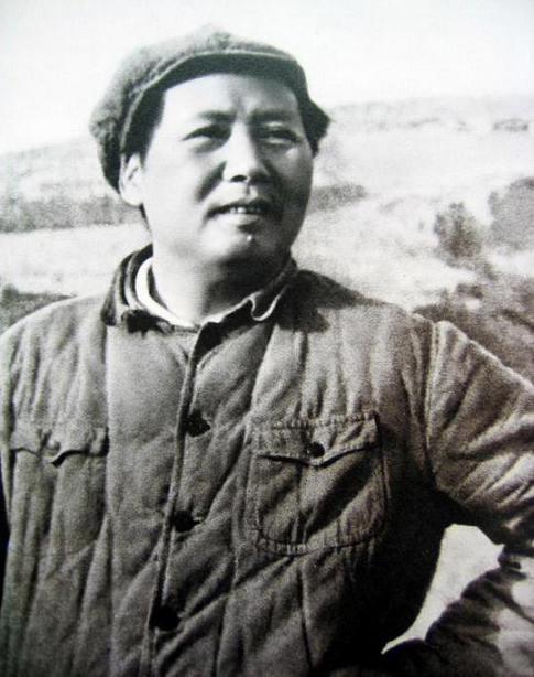 🌞遵义会议第二天，凯丰第一个发言，他冷笑道：“老毛懂个啥？他懂马列主义吗？