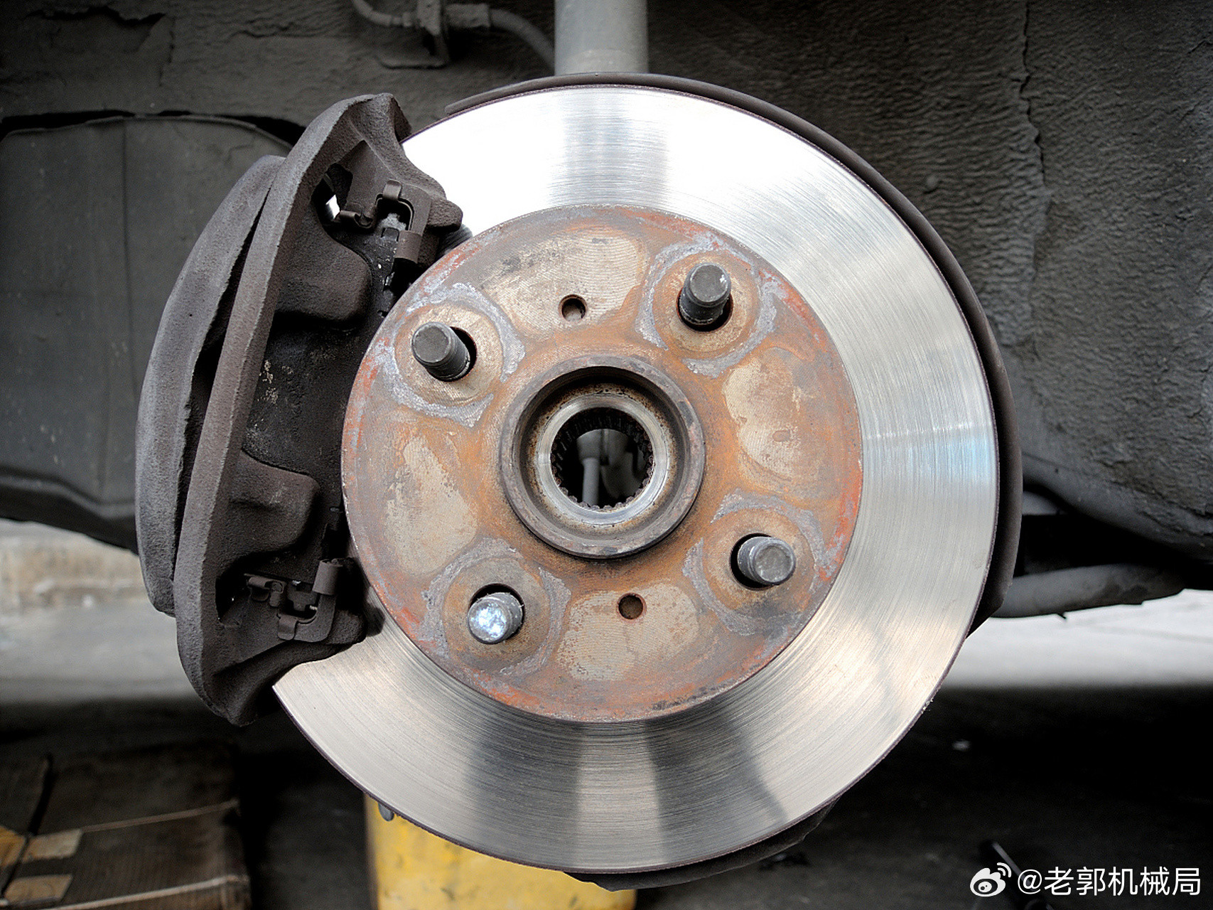 电车比油车更容易刹车失灵这事儿，还真没你想的这么简单。不管是燃油车还是电动车，刹