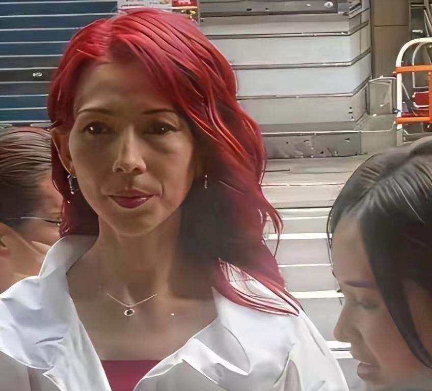 如果张晋没有出事，恐怕“皇后娘娘”这辈子都不会再出来营业了吧，确实已经到了人老珠