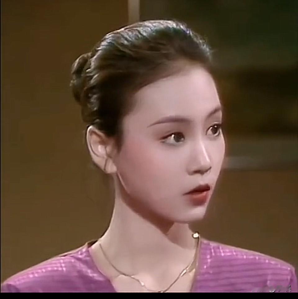 早期的太后娘娘比林青霞还美!这才是真正的原生态美女。刘老师年轻时的盛世美颜。