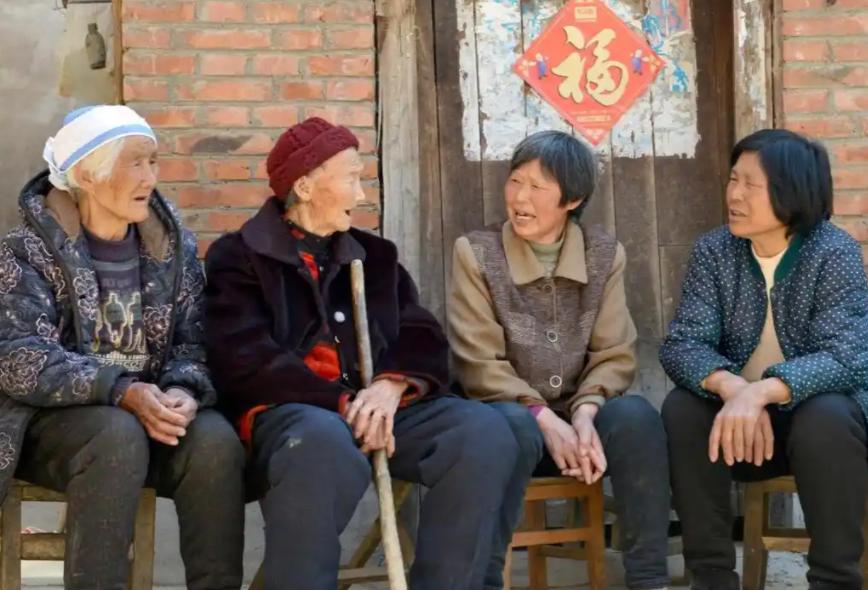 养老金是给老百姓养老的吗？金融学家宏教授大胆直言：7%的人每月养老金有6000多