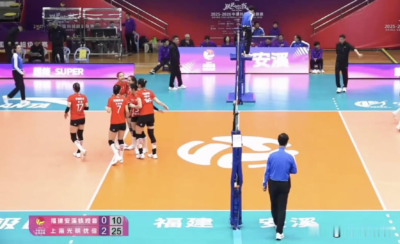 上海女排这个赛季夺冠真的有戏啊！怪不得仲慧、王唯漪准备退役了，又留下了打联赛呢！