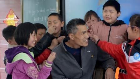 图1：82年的小学白头校长图2：72年的城市白领鉴定：搞教育就是伤生命