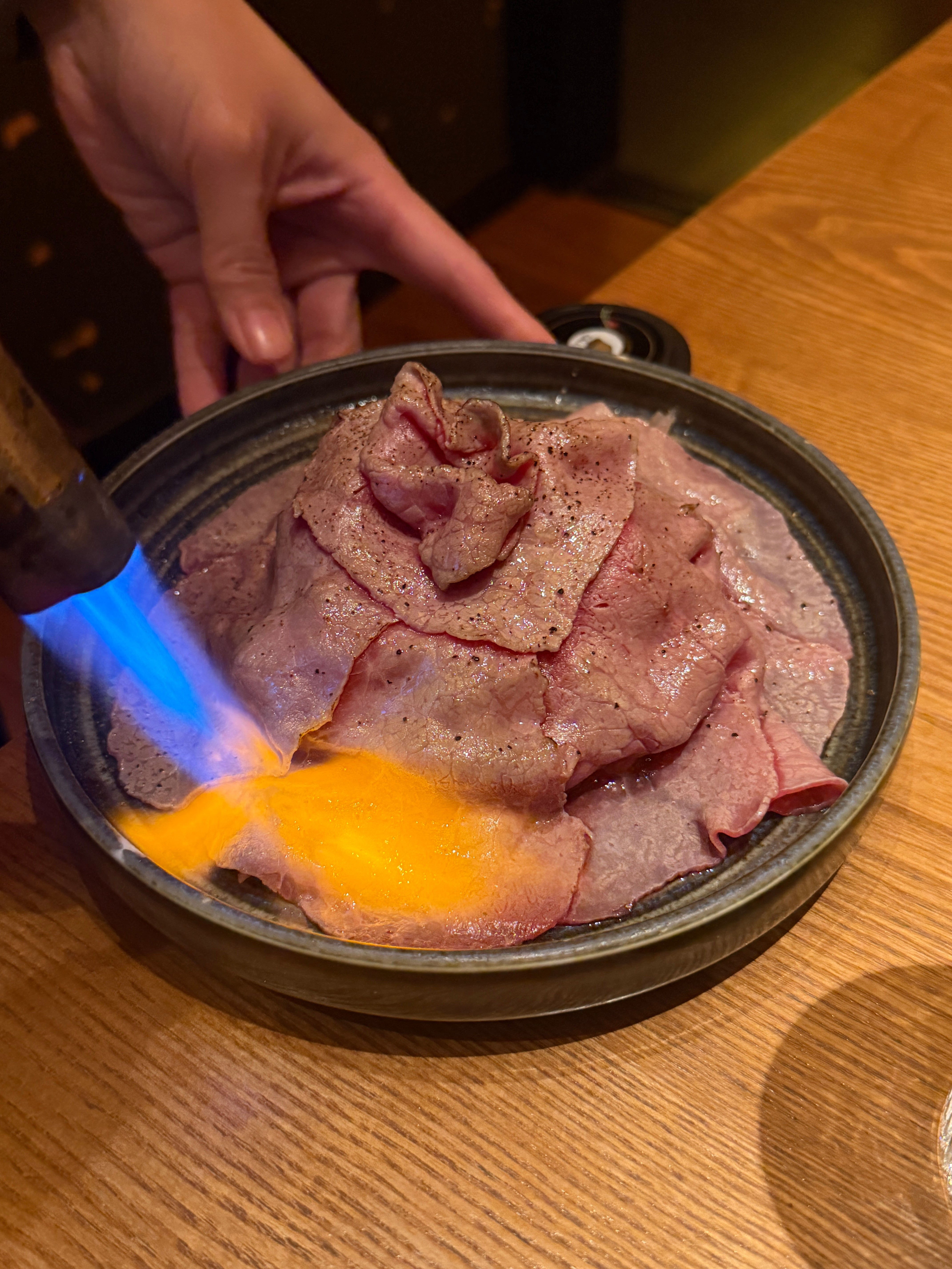 这才叫热锅凉油大半夜看人炒肉能给我看馋了，有没有人管管深夜放毒的人呀今天小卷长胖