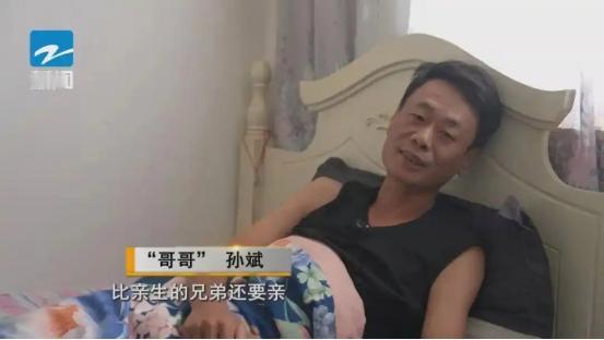 宁波，一18岁小伙睡在公园走投无路，被好心人领回家吃了一顿饭，从此在这个家呆了1