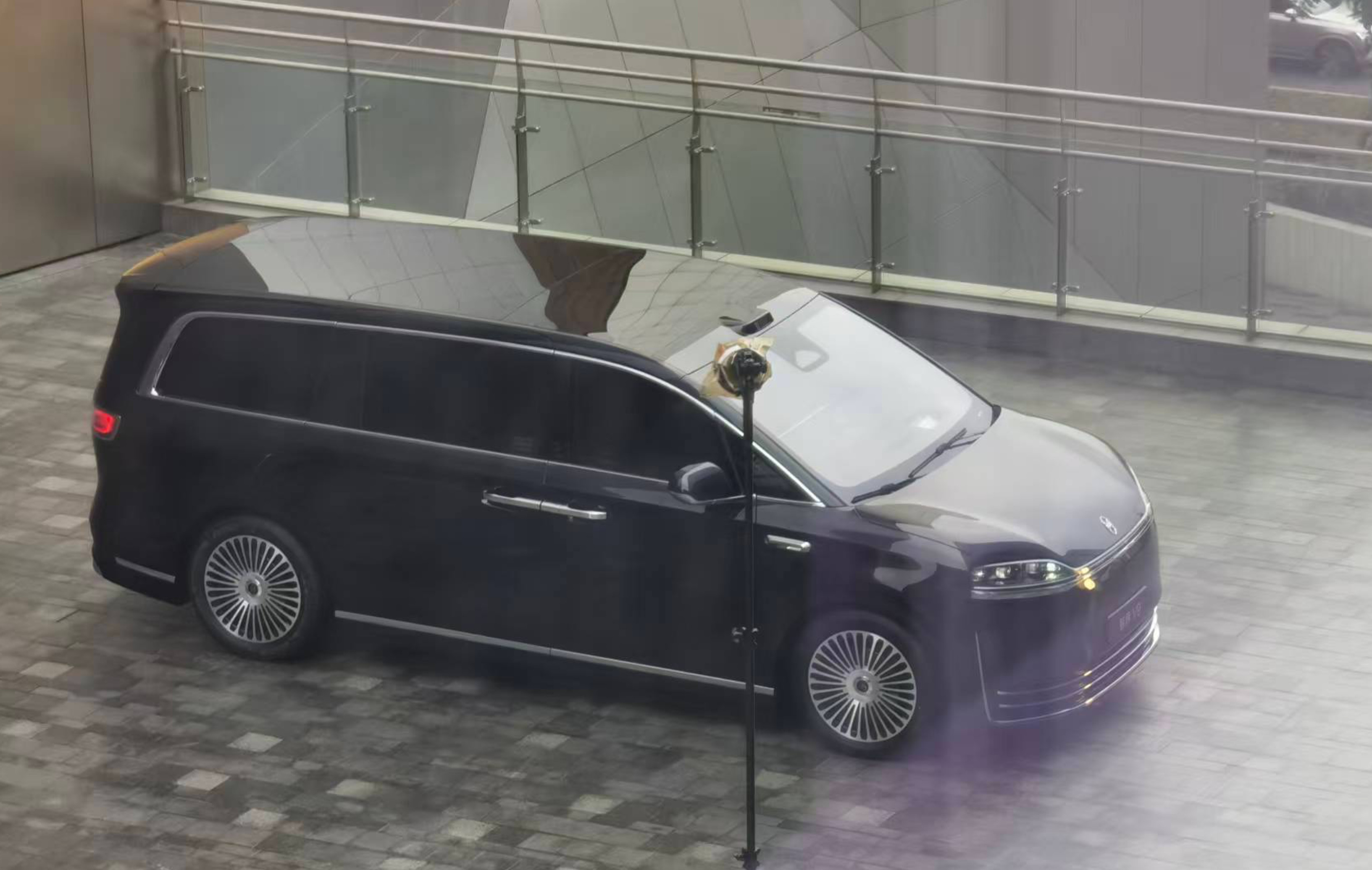 智界V9的信息越来越多了，网友拍到了无伪装的版本。结合SUGAR大佬的猜想设计，