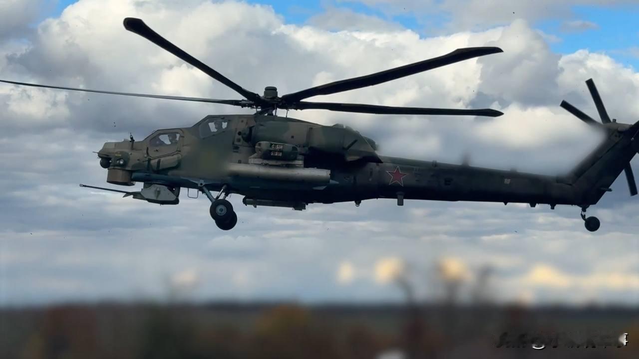 搭载Kh-39（“产品-305”）多用途导弹的俄罗斯米-28НМ攻击直升机在俄