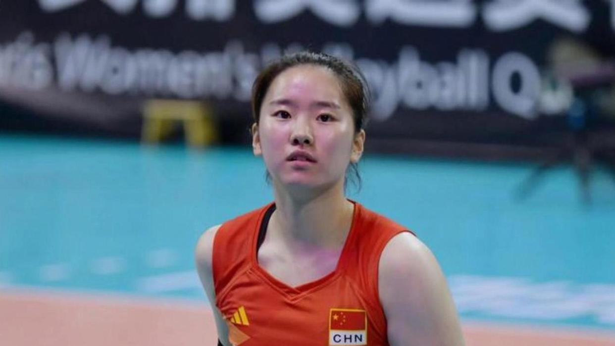 自由人打主攻，看似别出心裁。实则是无奈之举中国女排主攻线上因为李盈莹还