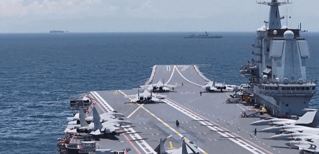 山东舰驰骋大洋！