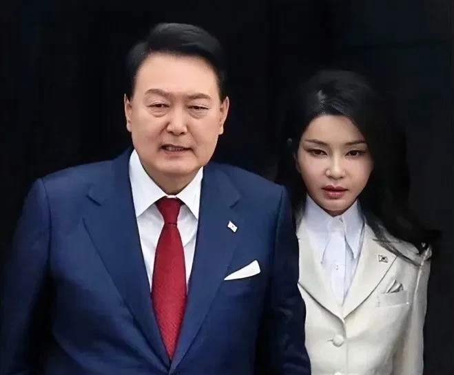 尹锡悦摊上大事了！这下可咋整？尹锡悦啊尹锡悦，你这是玩火