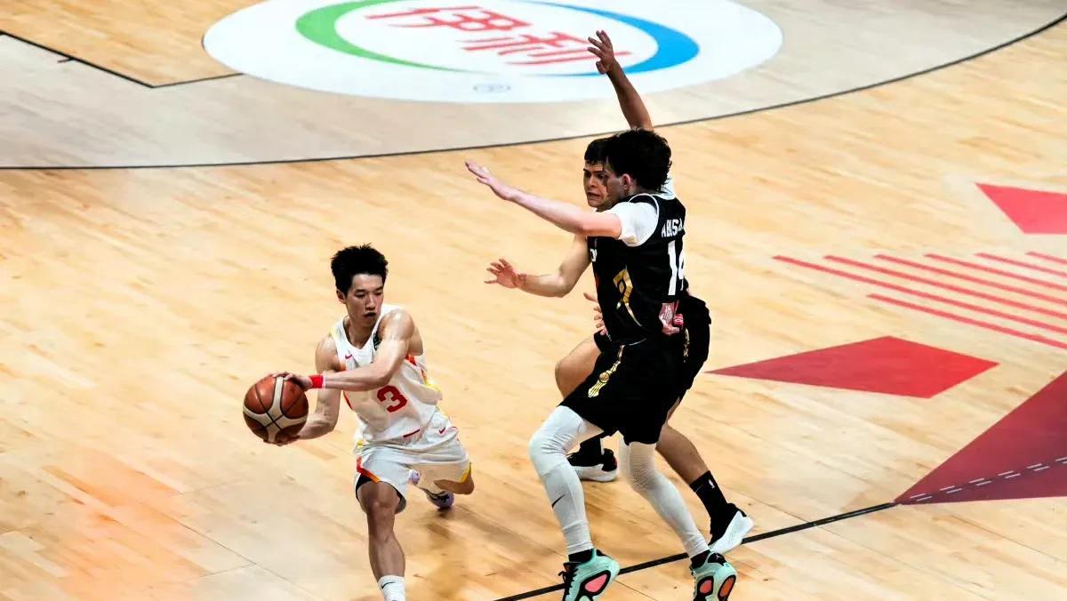 青史留名！广东宏远后卫杨溢打破世青赛单场助攻记录，男篮U19终于赢球了！主帅曲绍