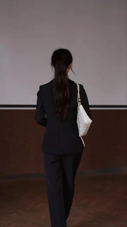 穿西装也可以很好看