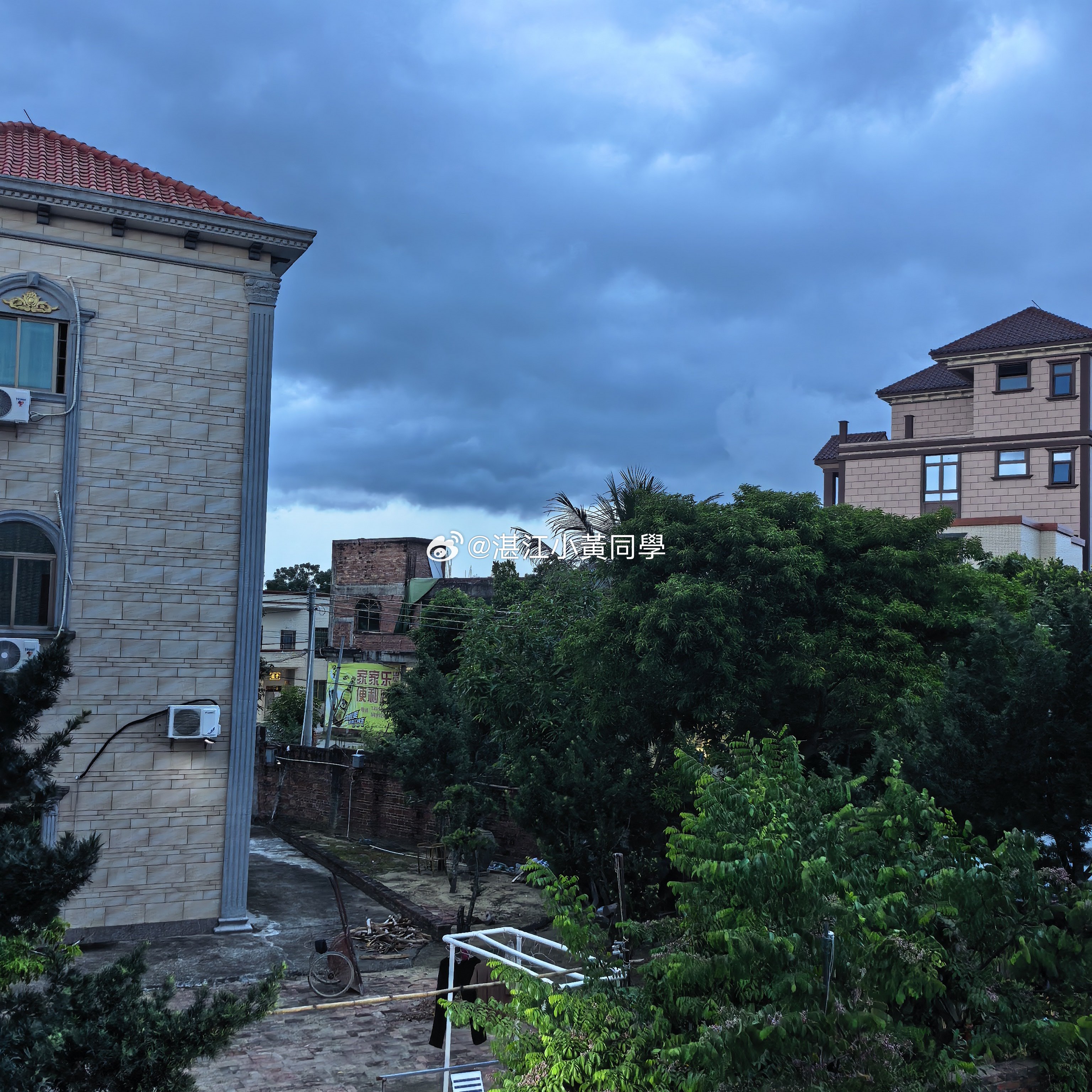 看样子，这场雨可不小啊😦​​​