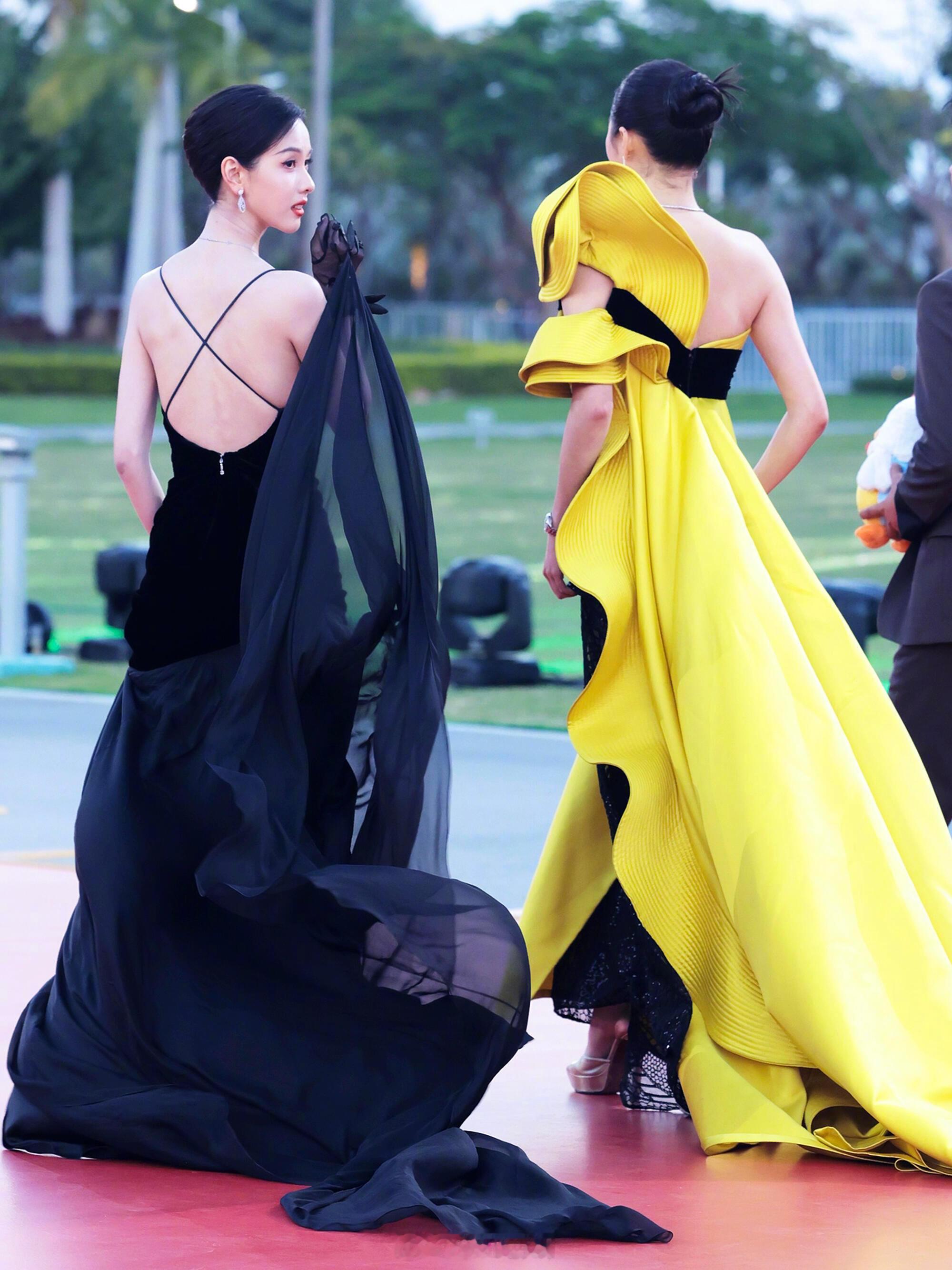 关晓彤陈都灵梦幻同框！两位女神一起走花路好吗