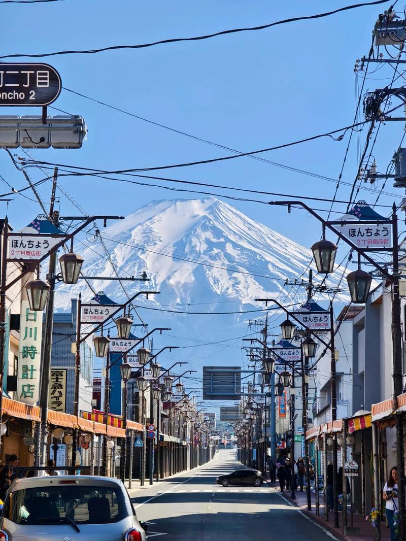 日本人口连续15年下降，却妄图重走军国主义道路，日本人是不是自己脑回路地想自己亡