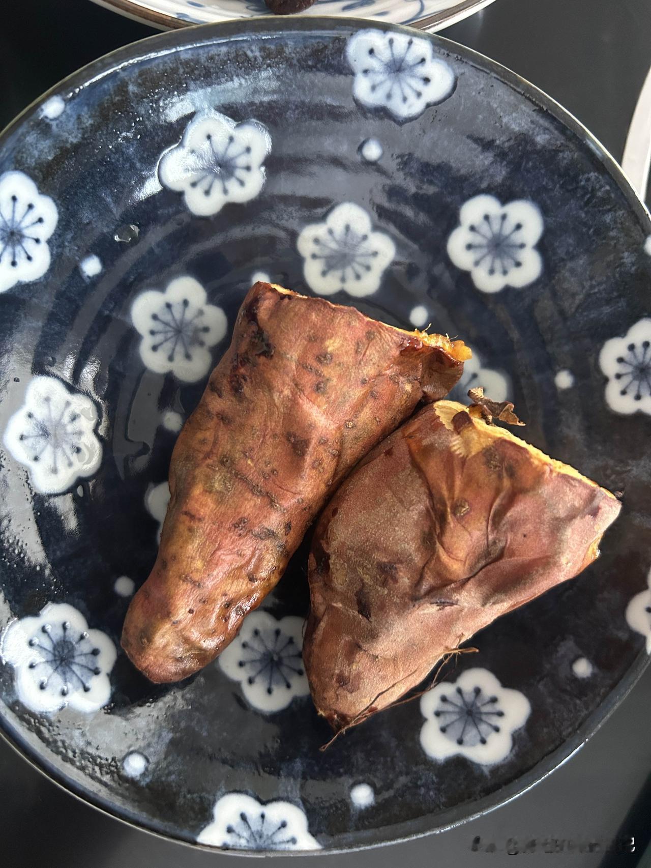 我很喜欢用烤箱或者空气炸锅做食物吃，这样做出来的食物很健康！年纪越大，蛋白质