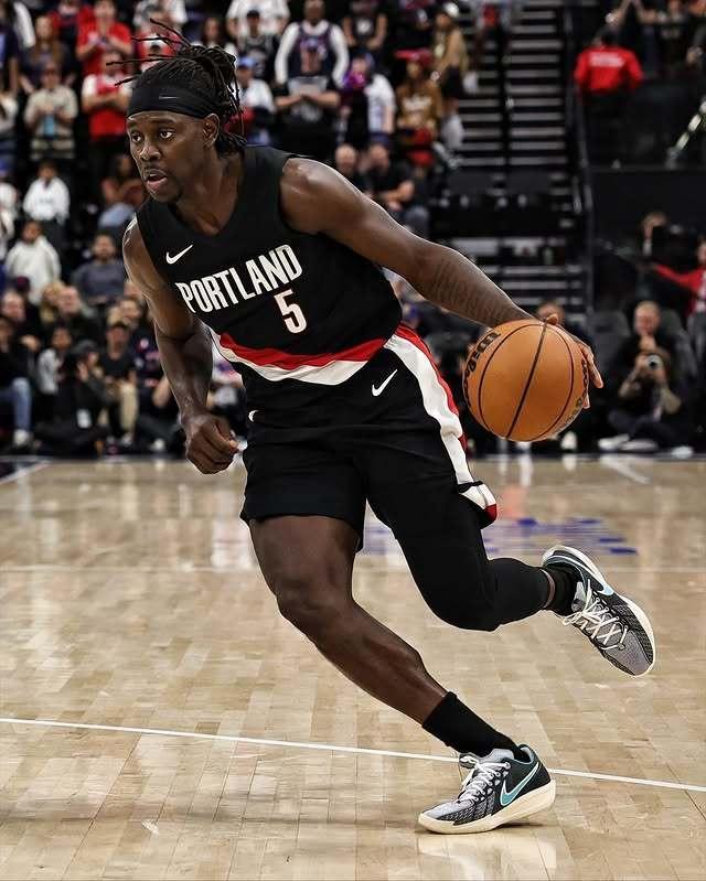 霍勒迪上脚的NikeG.T.Cut3“DannyPhantom”PE