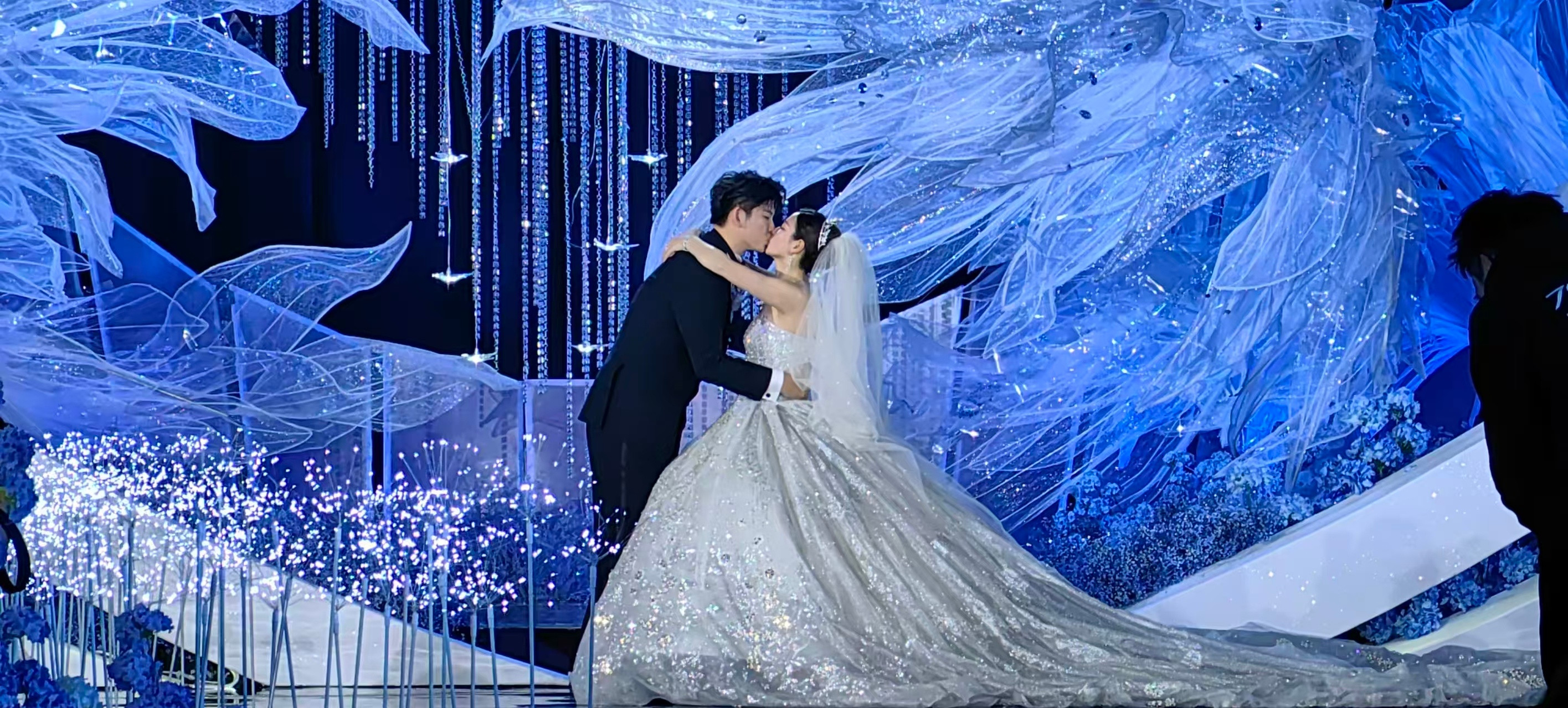 刘雨辰黄雅琼婚礼黄雅琼说刘雨辰是命中注定球不落地，爱不散场！羽球情侣刘雨辰、黄