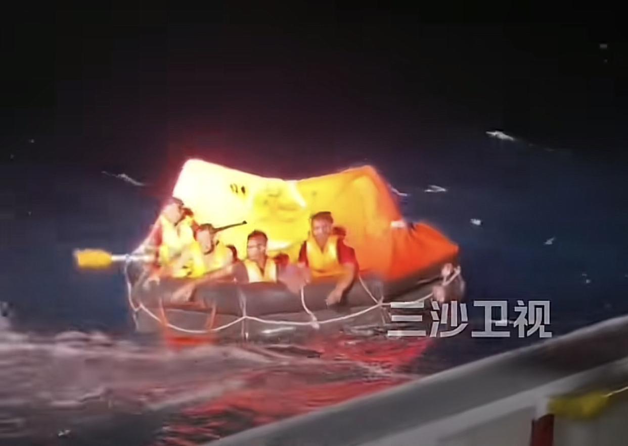 这次越南出事的这艘“魁元18号”杂货船，多项情况不符合常规货轮特征，疑点重重。