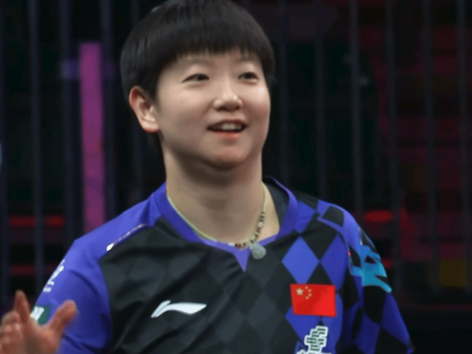 尼娜：你看我高兴吗？莎莎：嘻嘻 ​​​