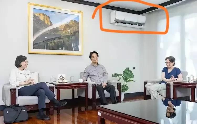 领导人办公室，竟装了出租屋同款空调。很多人觉得，这实在太寒碜了。一张蔡英