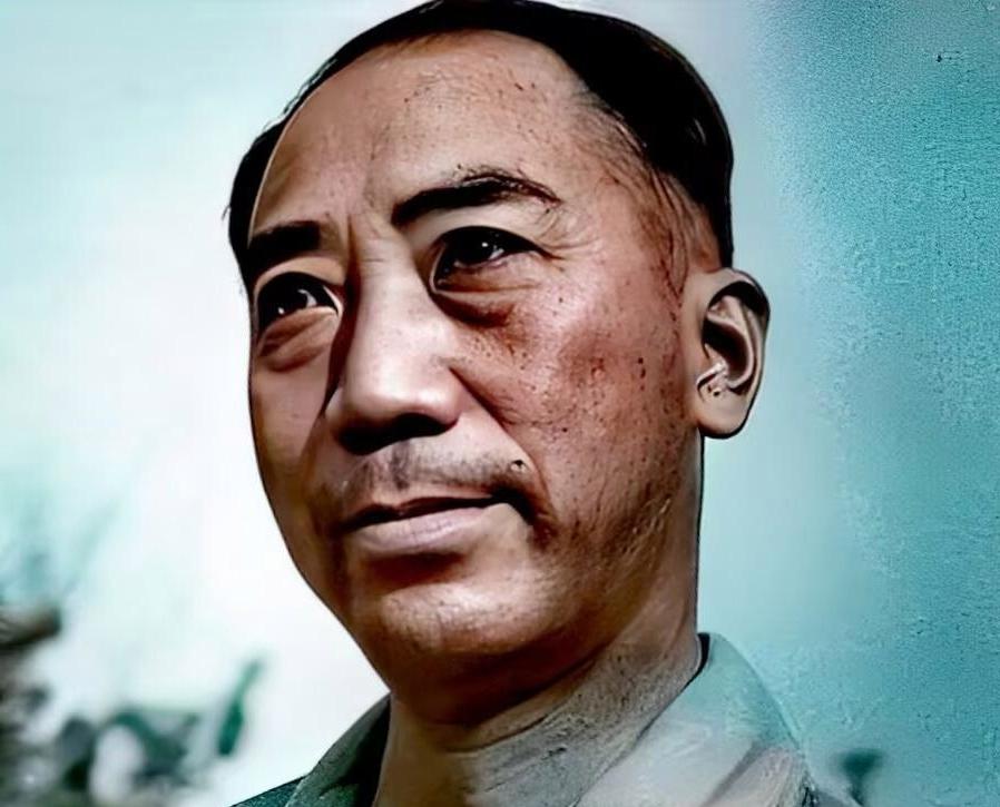 戴笠权倾一时却突然丧命，5万特务几十万武装在手，为何所有人都盼他死，三大致命失误