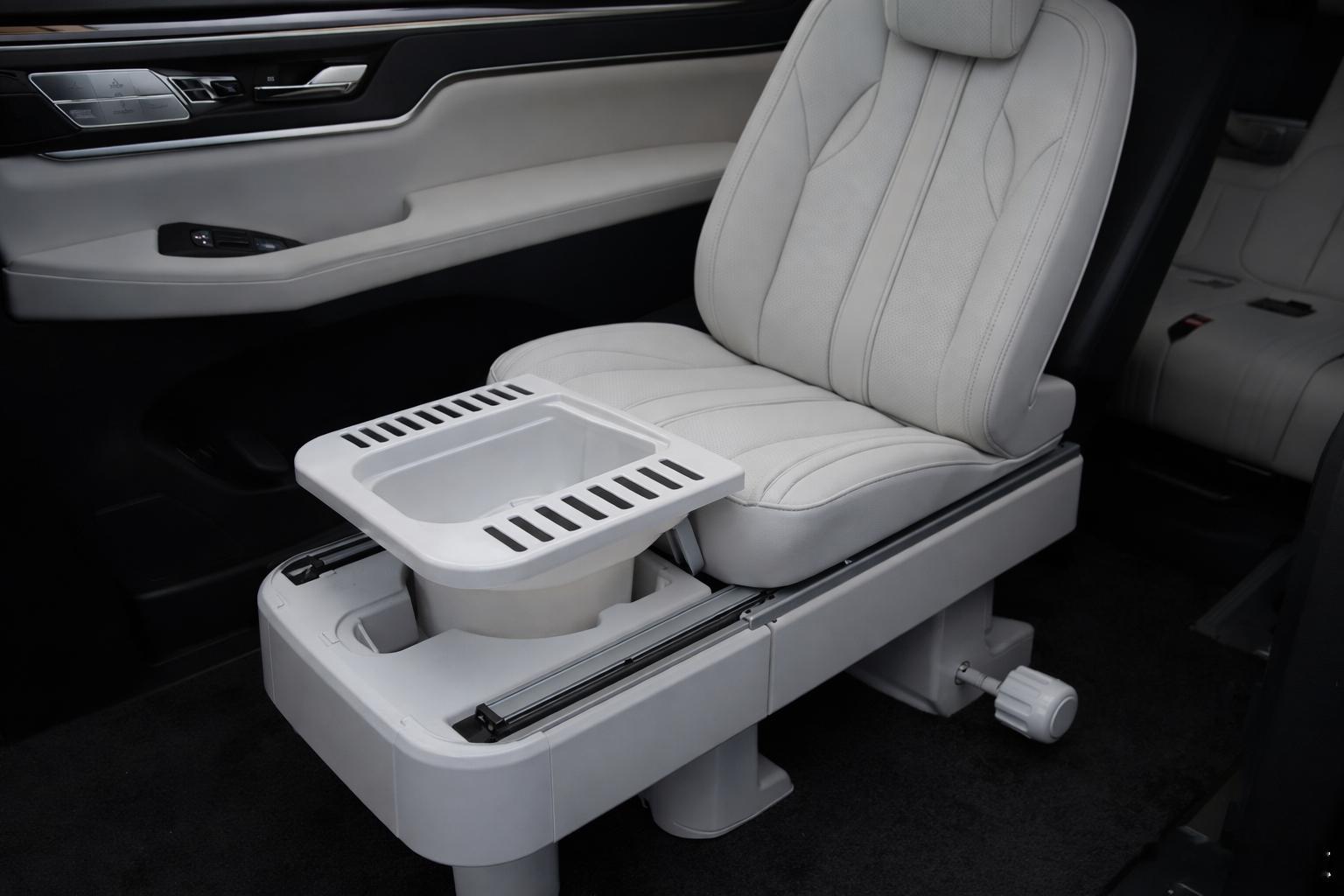 赛力斯将推出车载厕所很多人冷嘲热讽觉得谁会在车里上厕所，但问题是现在所有自主新能