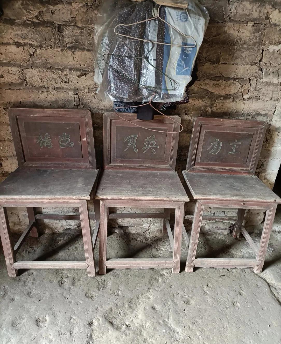 80年前一个千金小姐的陪嫁，有没有懂行的看看，现在值多少米？