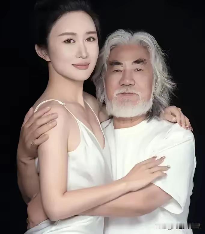 张纪中老师现在怕不是半夜惊醒，摸摸脸火辣辣的，全是网友扇的“云耳光”！他大