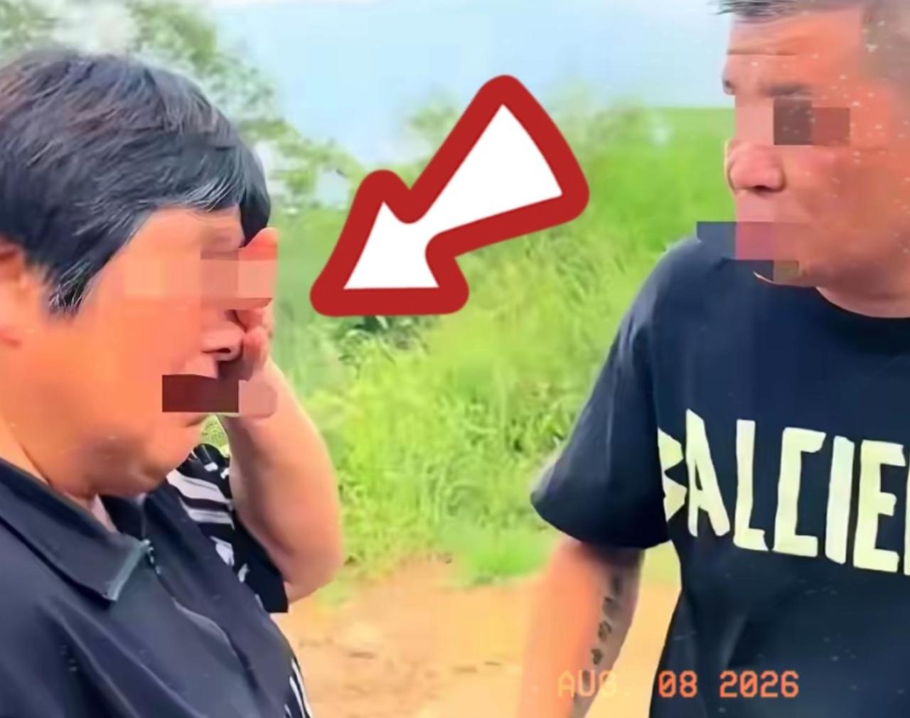8 月 6 号下午 3 点 27 分，搜救队员在林崖东坡一处灌木丛里扒出一顶紫帽