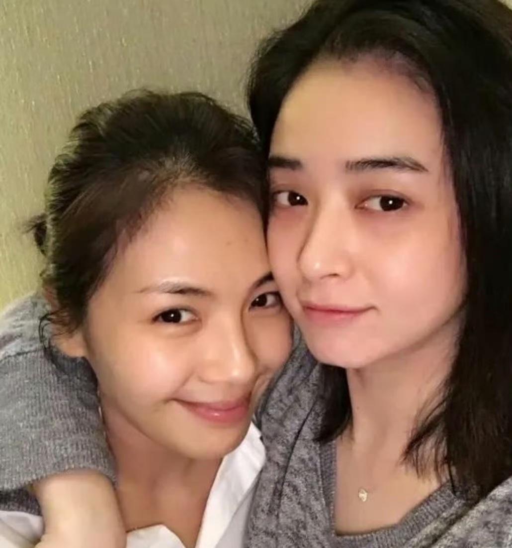 谢娜这波操作，让我想起来蒋欣了16年那会，卓伟发了一个八卦，说内娱一个贤妻人