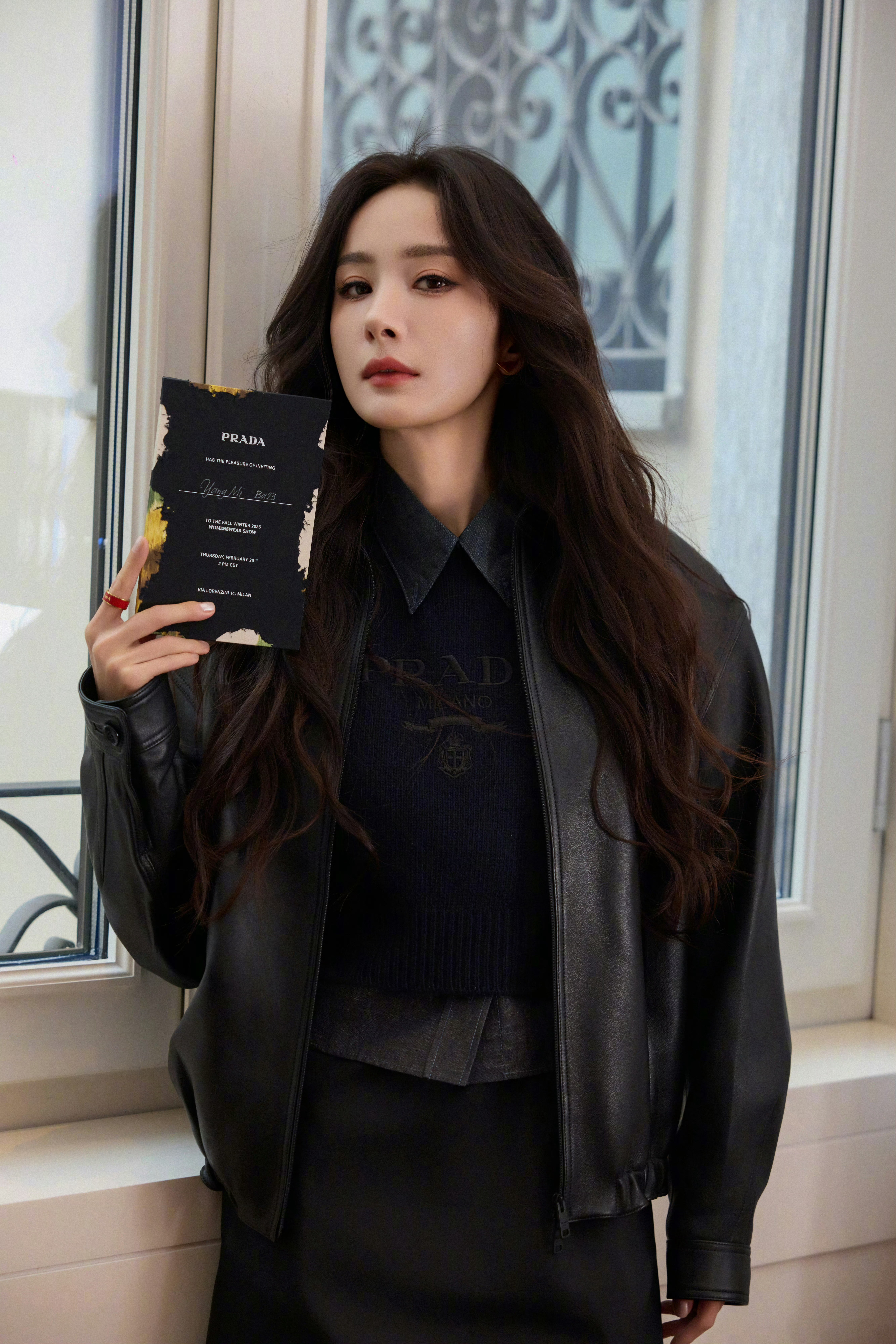 杨幂×Prada大秀预热大片，出任代言人后首场线下品牌新季大秀，美丽今晚揭