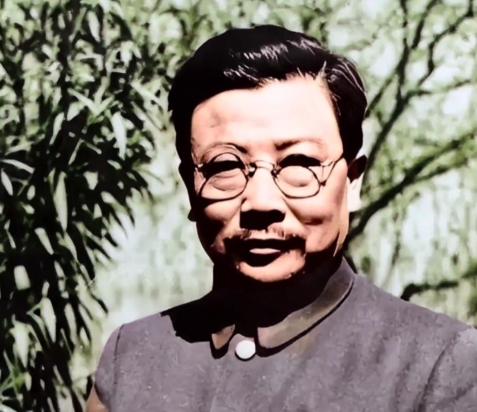 1957年10月25日中午，李克农饭后突感头晕，刚走出家门便栽倒在地，家人手忙脚